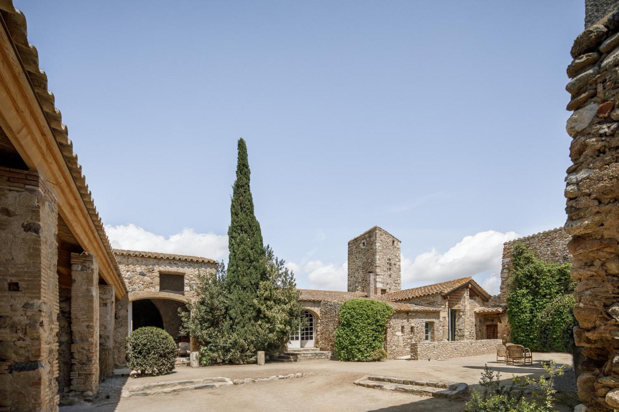 Hotel Castell De Vallgornera Peralada Exterior photo