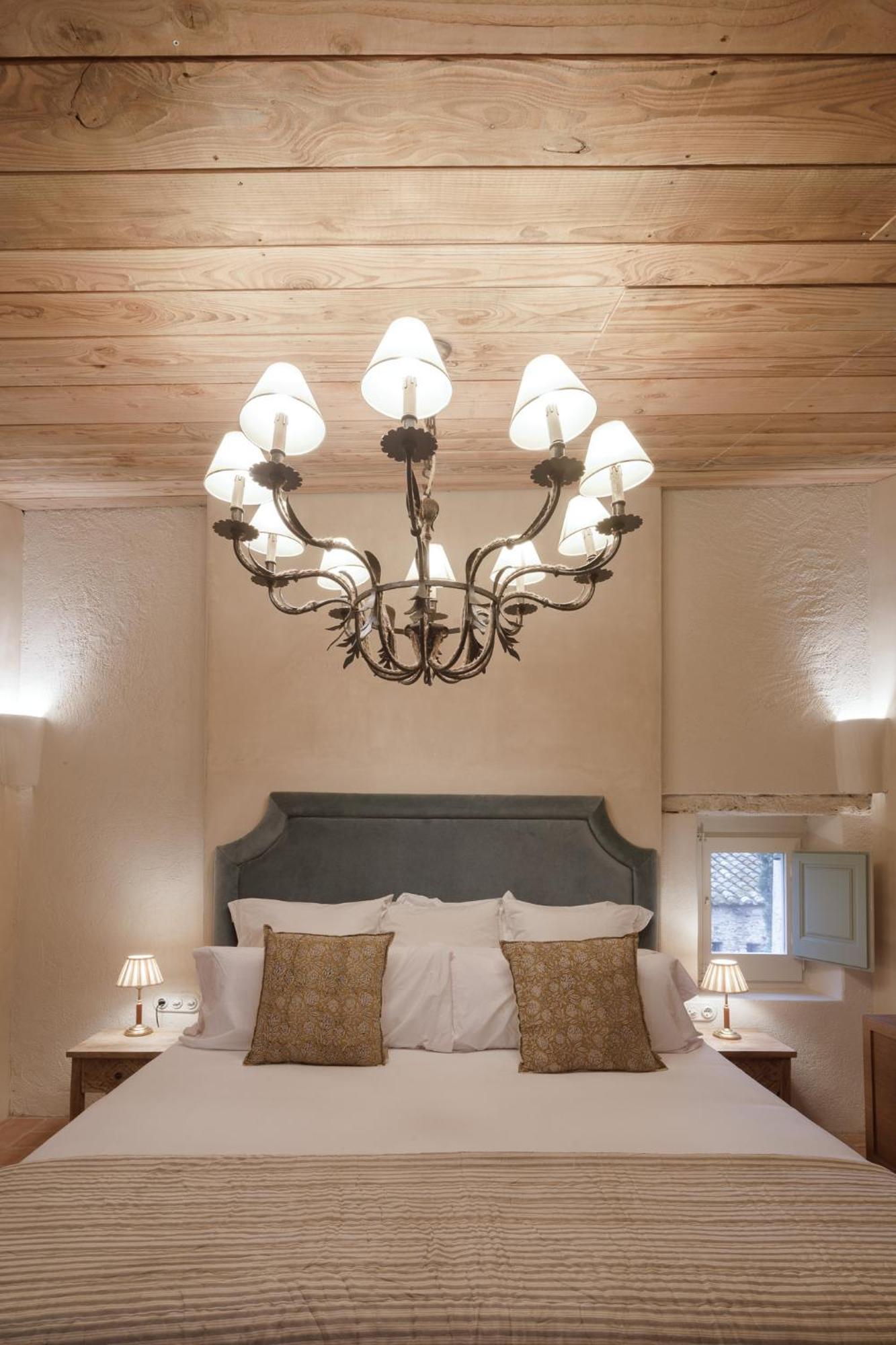 Hotel Castell De Vallgornera Peralada Exterior photo