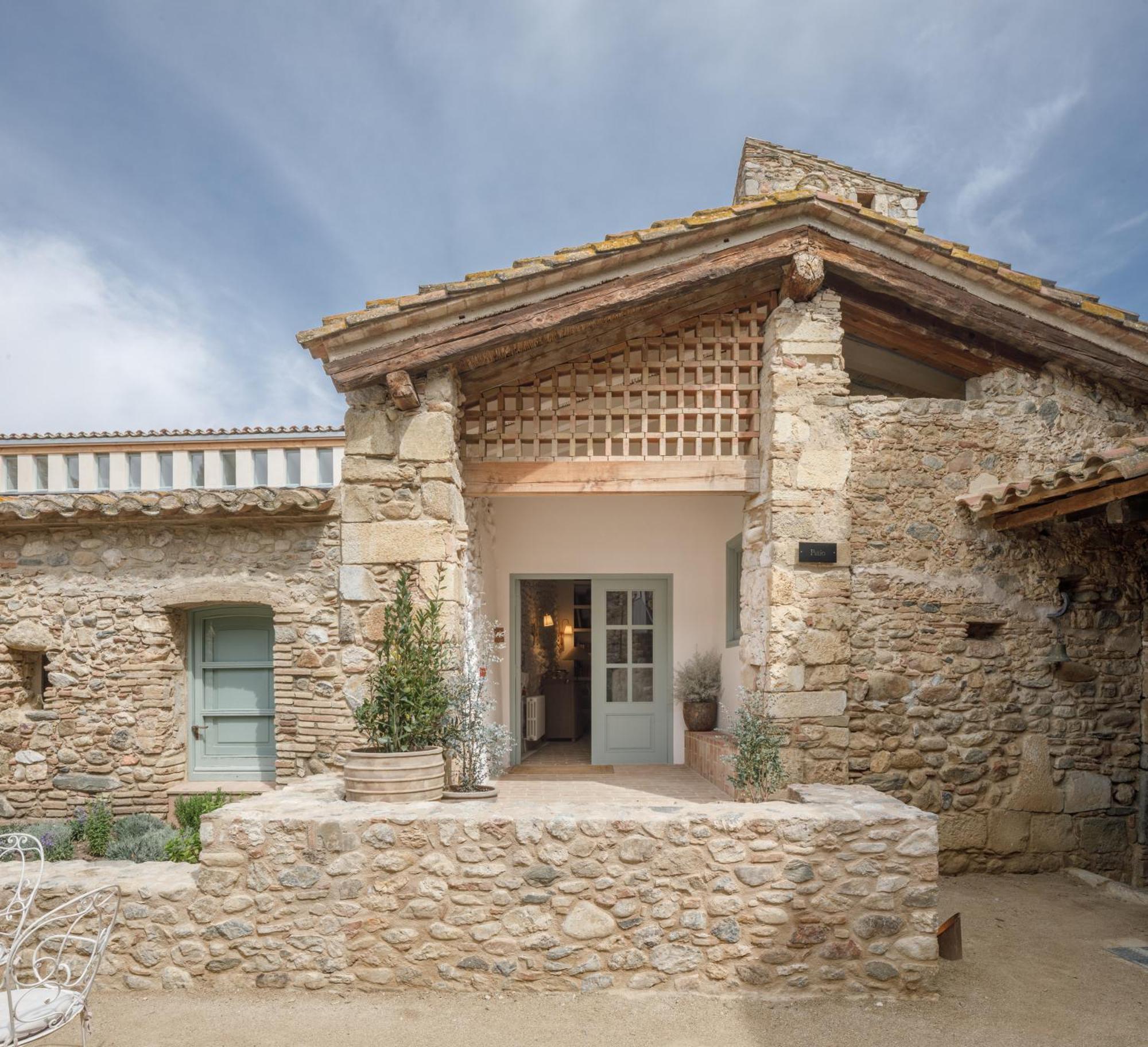 Hotel Castell De Vallgornera Peralada Exterior photo
