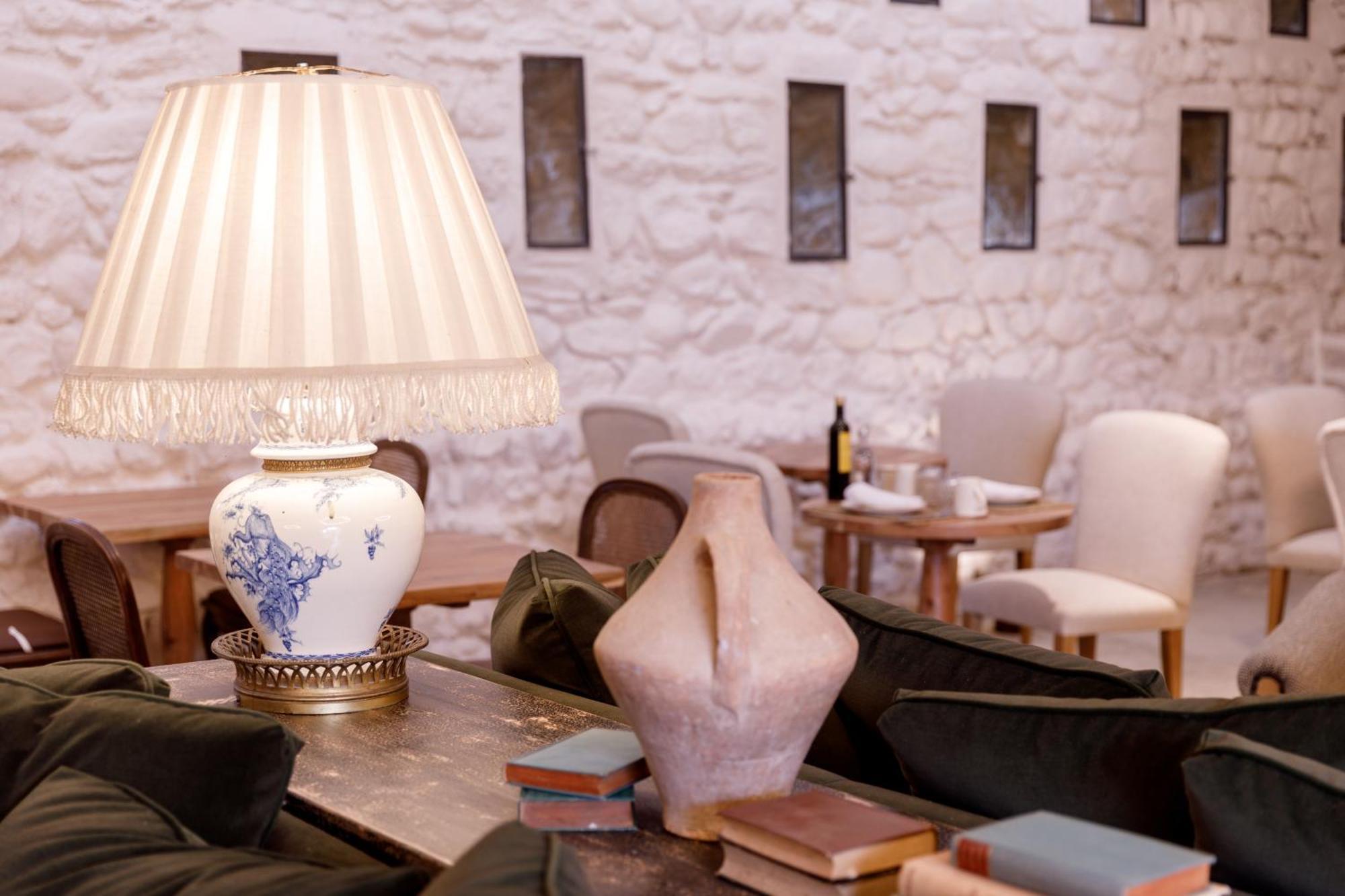 Hotel Castell De Vallgornera Peralada Exterior photo