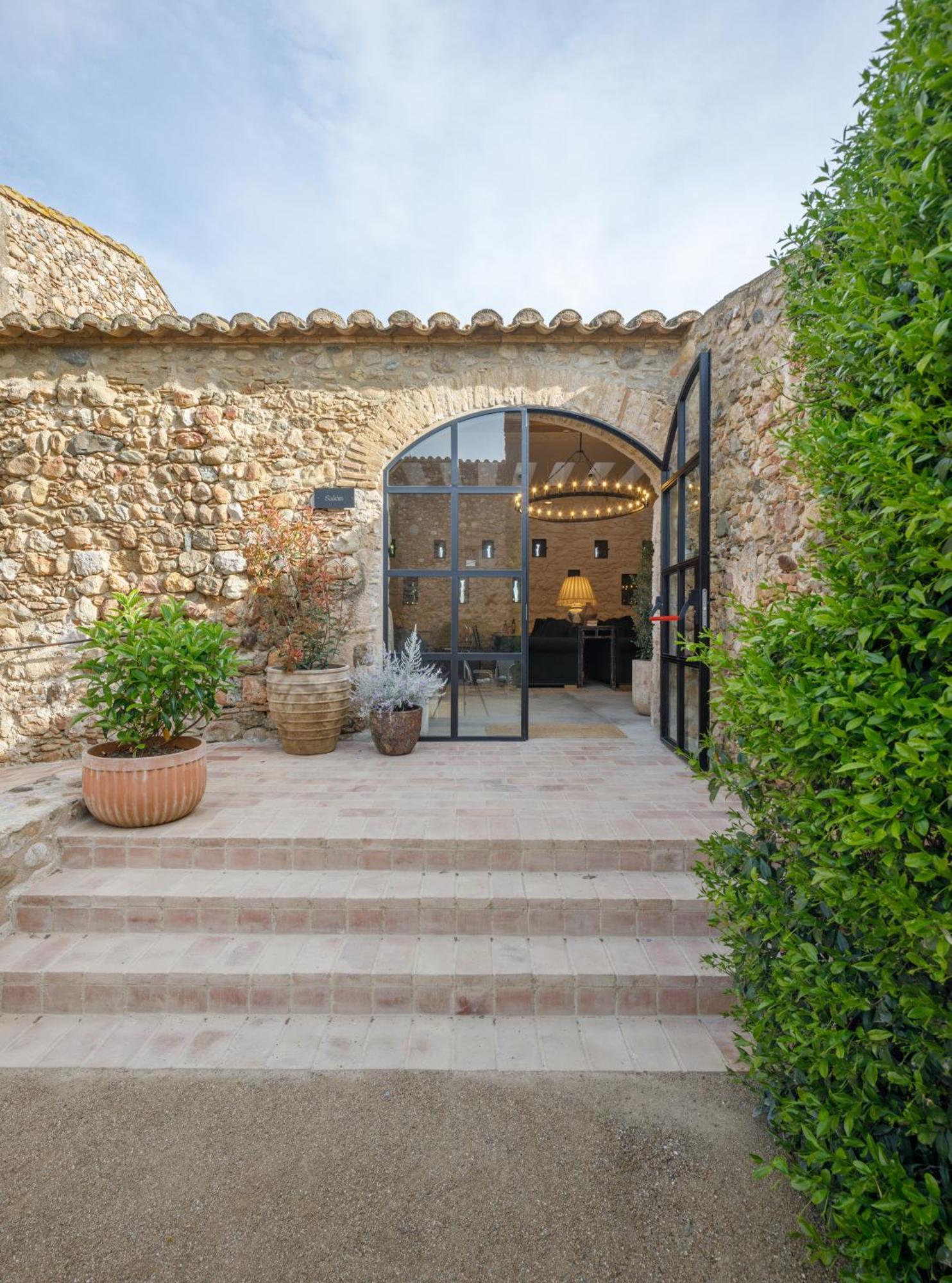 Hotel Castell De Vallgornera Peralada Exterior photo