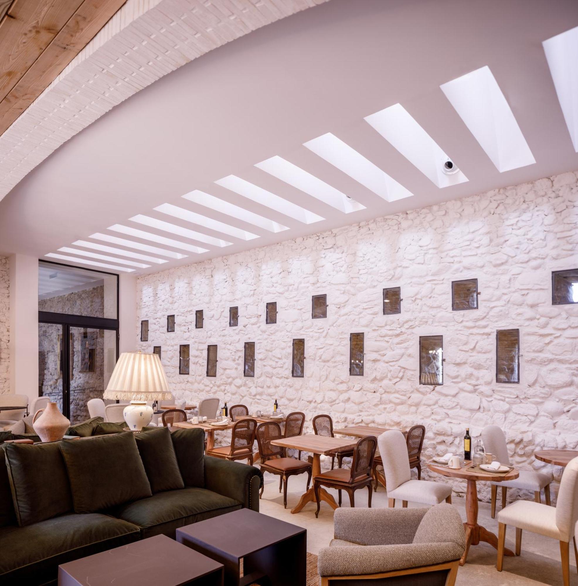Hotel Castell De Vallgornera Peralada Exterior photo